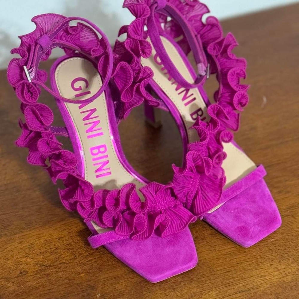 Gianni Bini Fuchsia Magenta Ruffle Ankle Strap Heeled Sandals Square Toe Size 8